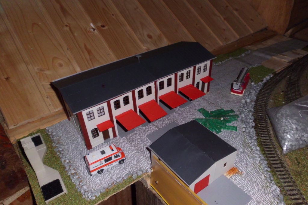 Neben dem Bahnhof,auf meiner H0-Kelleranlage,befindet sich die zuknftige Feuerwehrwache.