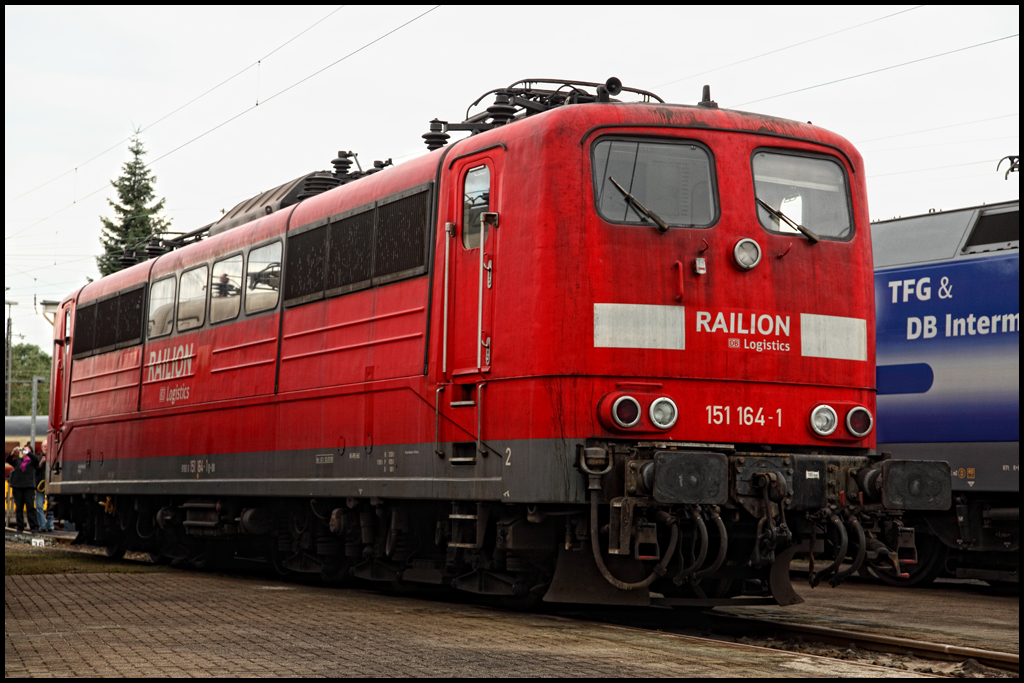 Neben Diesel- wurden auch (historische) Elektroloks ausgesetllt. In Form der Baureihe 151 wurde 151 164 (9180 6151 164-1 D-DB) im BW ausgesetllt.