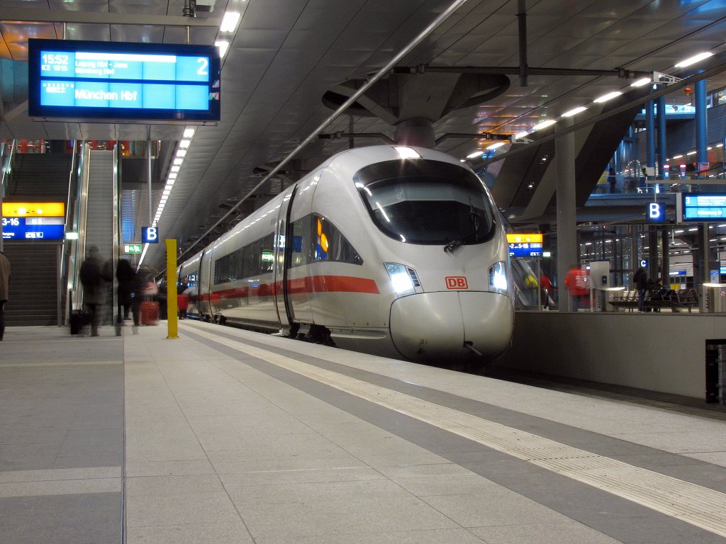 Neben den ganzen Highlitghts gab es auch  normales  wie diesen ICE nach Mnchen. Zu beachten war, dass die ICE´s aus Mnchen an diesem Tag 13.02. zum Teil 15 Minuten zu frh in Berlin waren! 