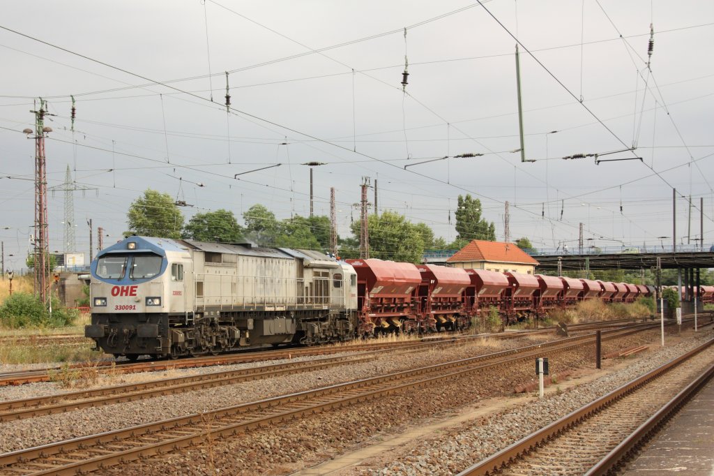 Neben einer Maxima, einer Class 59 und diversen Ludmillas gab es am 06.08.2010 eine weitere Grodiesellok in Magdeburg-Rothensee zu sehen. Es ist ein Tiger mit der Nummer 250 009-8 im Dienst der OHE mit einem Ganzzug Schttgutwagen. 