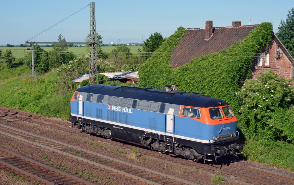 Neben der V 100 war noch 225 071 am 22.06.13 in Großkorbetha abgestellt.