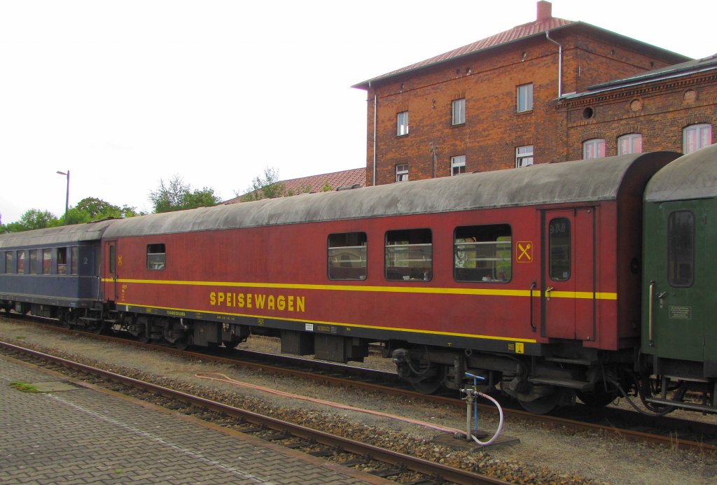 Neckar Schwarzwald-Alb Eisenbahn 75 80 8813 013-6 D-NESA, in einem Sonderzug aus Stuttgart, im Bf Meiningen; 04.09.2010