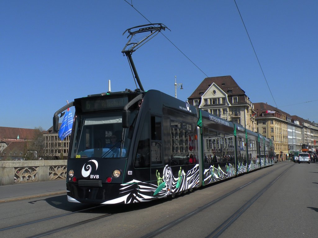 Neu machen die BVB Tests mit Free Wlan. Im Combino mit der Betriebsnummer 303 und im Mercedes Citaro Bus mit der Betriebsnummer 722 kann man bis zum Herbst frei ins Internet. Die Aufnahme stammt vom 02.04.2012.