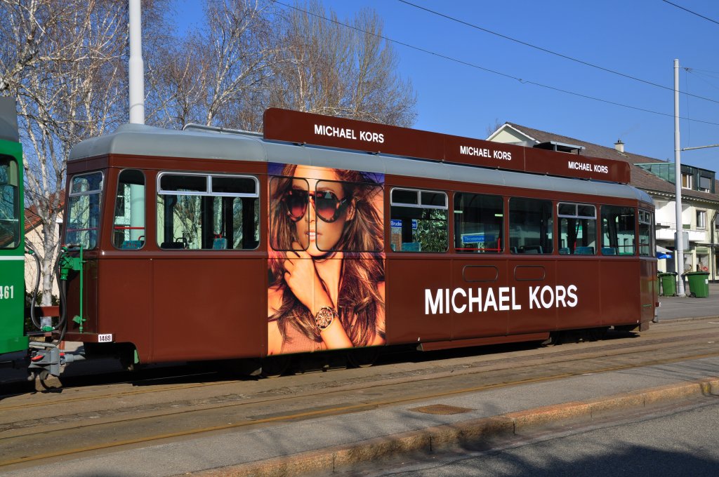 Neu macht der B4 1469 Werbung fr den Designer Michael Kors. Michael Kors stellt seine neue Kollektion an der Basel World aus. Die Aufnahme stammt vom 22.02.2012.