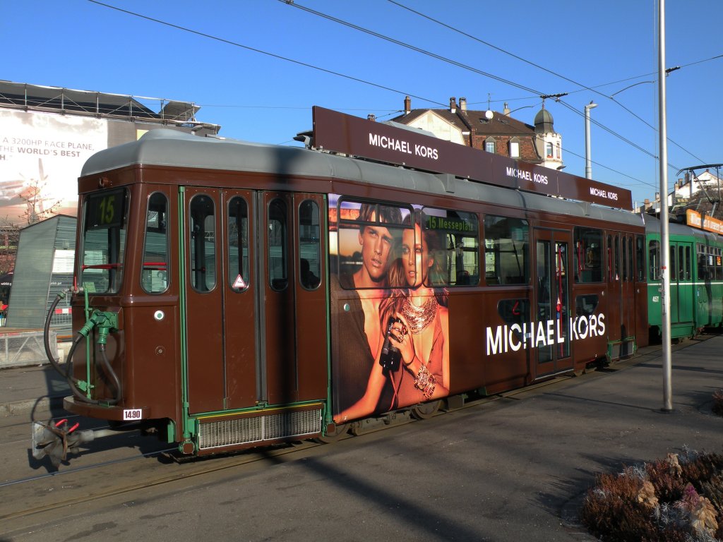 Neu macht der B4 1490 Werbung fr den Designer Michael Kors. Michael Kors stellt seine neue Kollektion an der Basel World aus. Die Aufnahme stammt vom 29.02.2012.