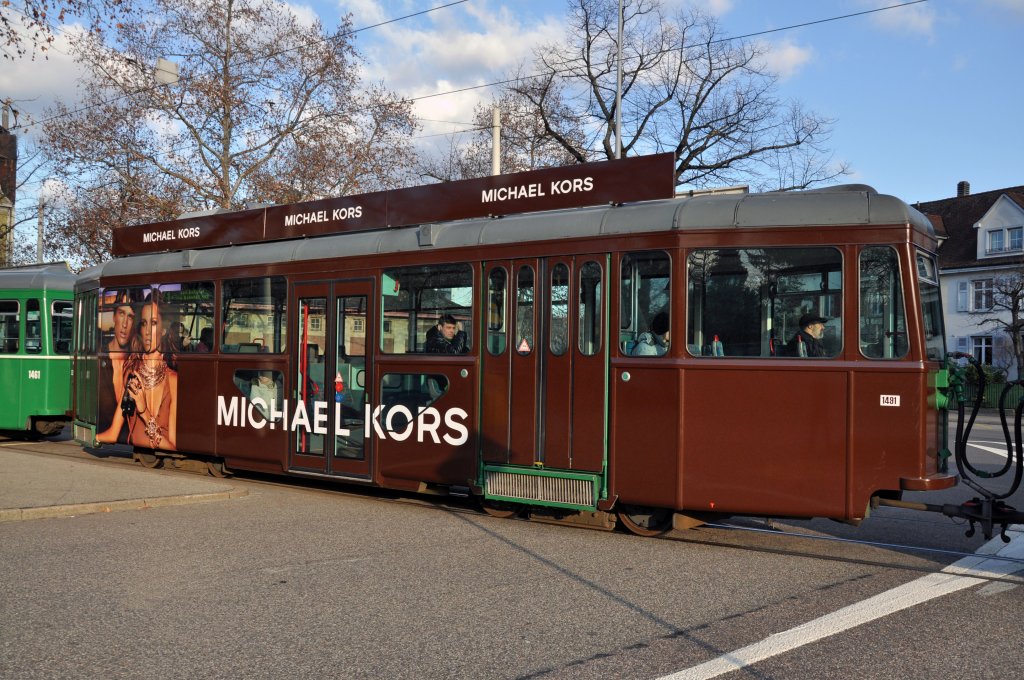 Neu macht der B4 1491 Werbung fr den Designer Michael Kors. Michael Kors stellt seine neue Kollektion an der Basel World aus. Die Aufnahme stammt vom 20.02.2012.