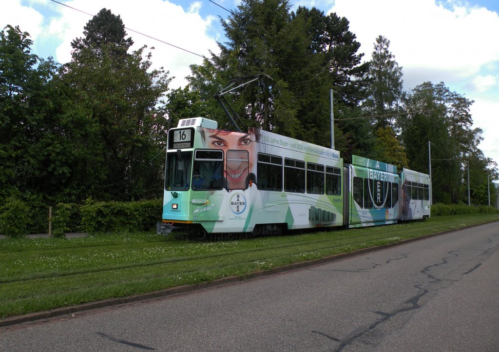 Neu macht der Be 4/6S Werbung fr die Firma BAYER, die ihr 150 jhriges Bestehen feiert und seit 2005 in Basel ansssig ist. Hier fhrt der Wagen zur Haltestelle Hauensteinstrasse auf der Linie 16. Die Aufnahme stammt vom 02.06.2013.