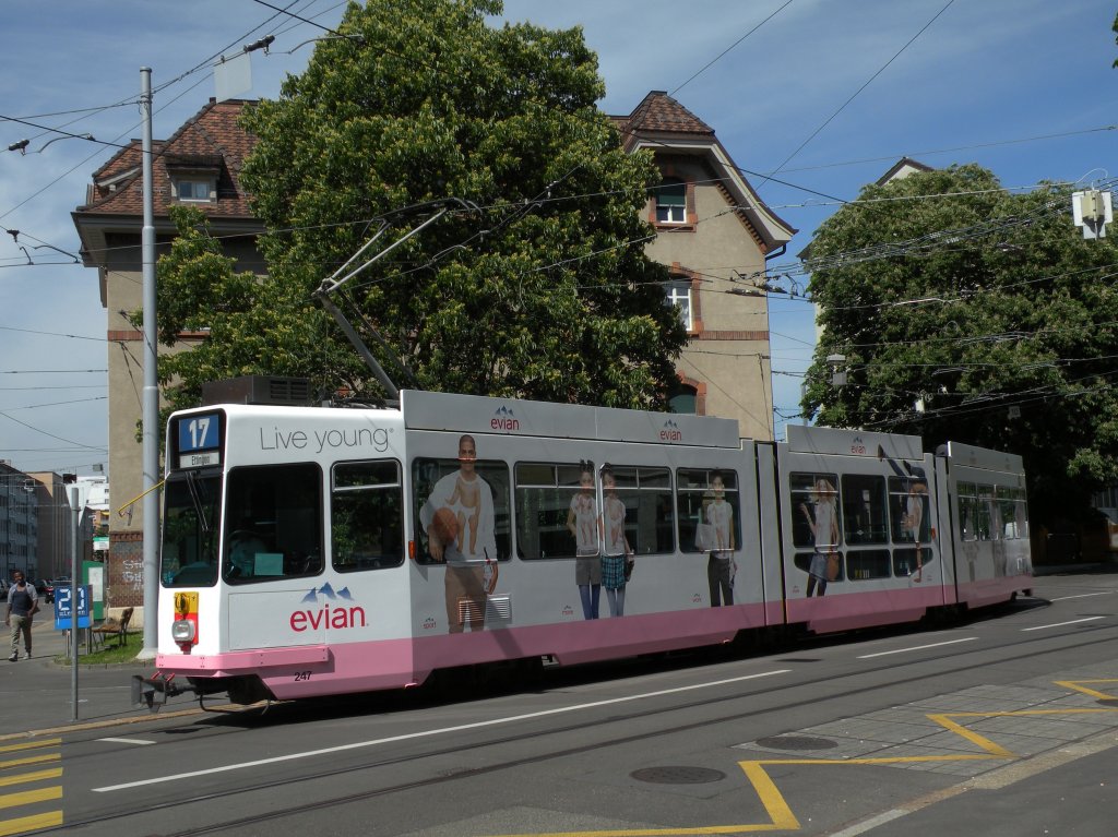 Neu macht der Be 4/8 mit der Betriebsnummer 247 Werbung fr Evian Hier steht der Wagen an der Endstation der Linie 17 am Wiesenplatz. Die Aufnahme stammt vom 14.05.2012.