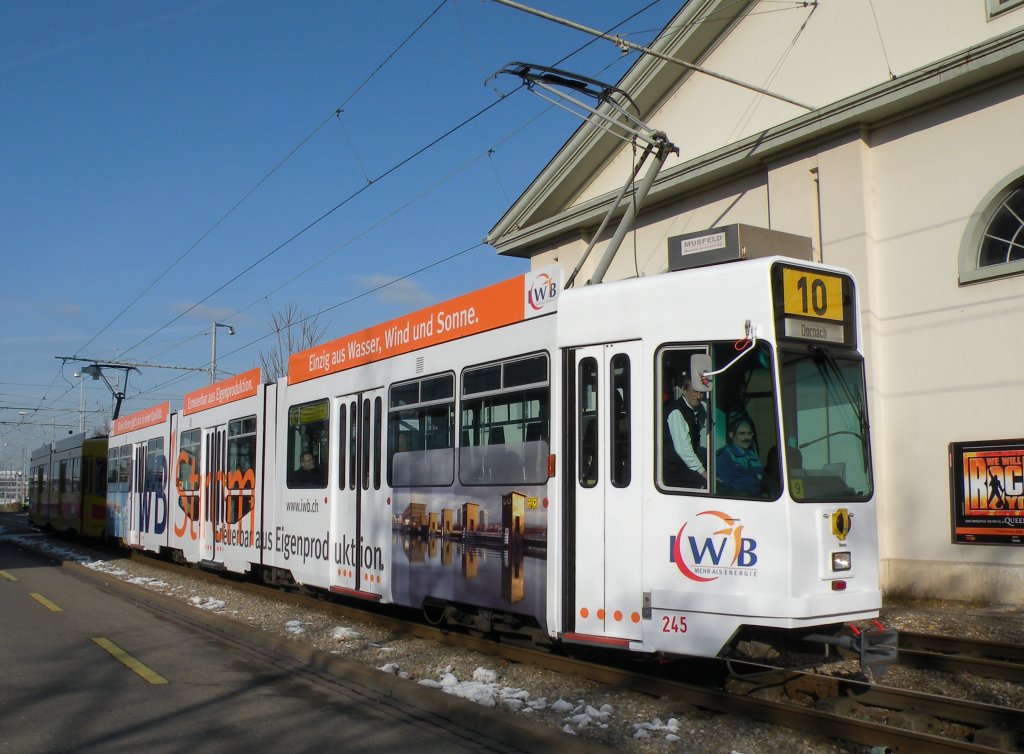 Neu macht der BLT Be 4/8 245 Werbung fr die IWB. Hier fhrt der Wagen auf der Linie 10 zur Haltestelle Dreispitz. Die Aufnahme stammt vom 12.12.2012.
