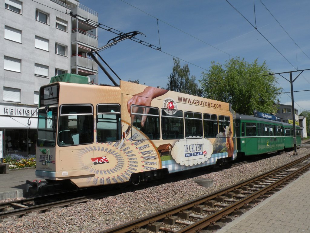 Neu macht der Motorwagen mit der Betriebsnummer 502 Werbung fr den Schweizer Kse le Gruyre. Der gleiche Wagen machte bereits in den Jahren 2007 - 2008 Werbung fr diesen Schweizer Kse. Hier steht der Wagen an der Endstation in Pratteln. Die Aufnahmne stammt vom 10.05.2012. 