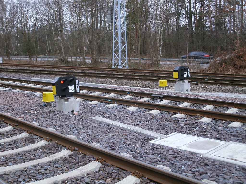 Neu sind in Binz diese beiden Gleissperrsignale an der Ausfahrt aus den beiden Abstellgleisen.Aufnahme am 19.Februar 2011.