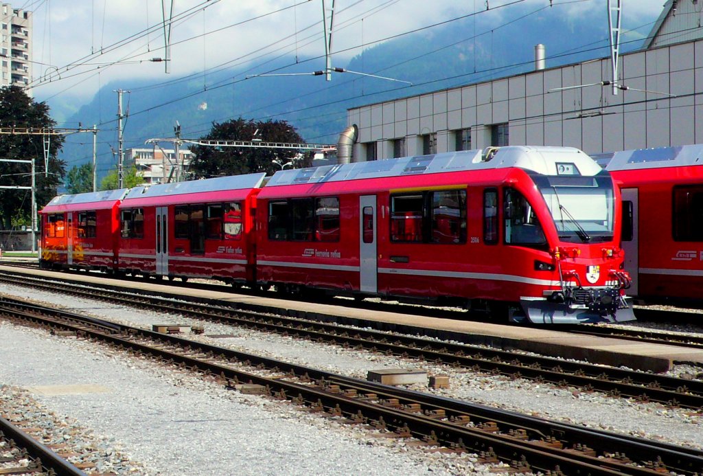Neu vom Stadler ausgelieferte Triebzug Allegra ABe 8/12 3506 in
Landquart am 19.08.10. Nebenzu steht der ABe 8/12 3507.