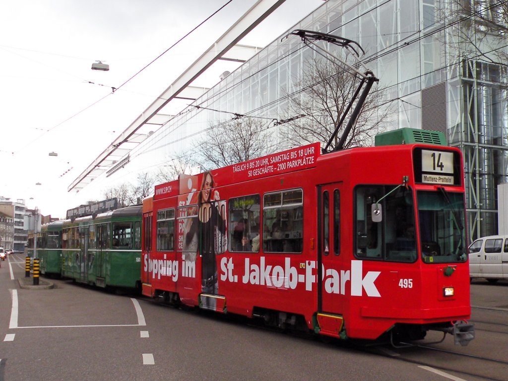 Neu wirbt der Motorwagen 495 fr das Einkaufen im St. Jakob-Park. Die Aufnahme stammt vom 01.04.2010.