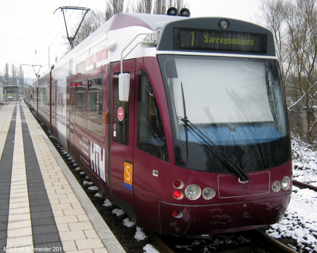 Neue HTW Saarbahn in Saarbrcken Brebach. Das Foto habe ich am 21.02.2011 gemacht.