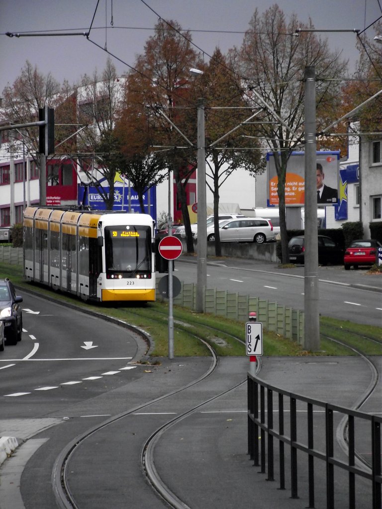 Neue Stadler Straenbahn der MVG in Mainz-Hechtsheim am 30.10.12