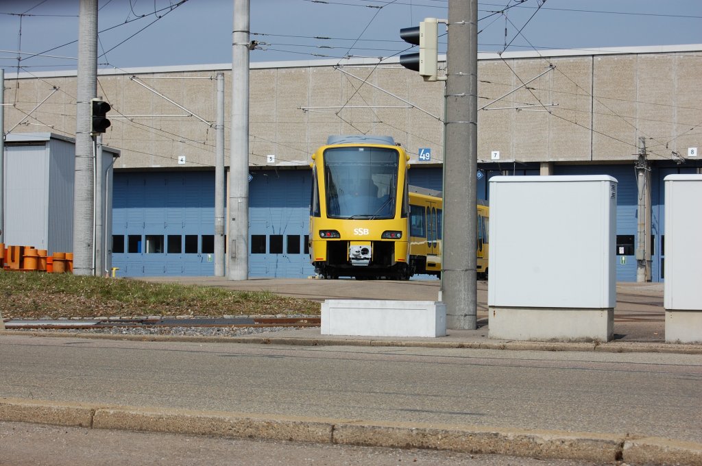 Neue Stadtbahn (DT8.12) der Stuttgarter Straenbahnen AG am 4. April 2013 im Betriebshof 1.