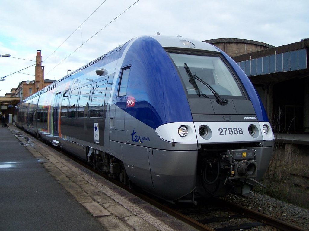 Neuer Elektro-Trebwagen von TER Alsace in Belfort am 04/12/2009.
