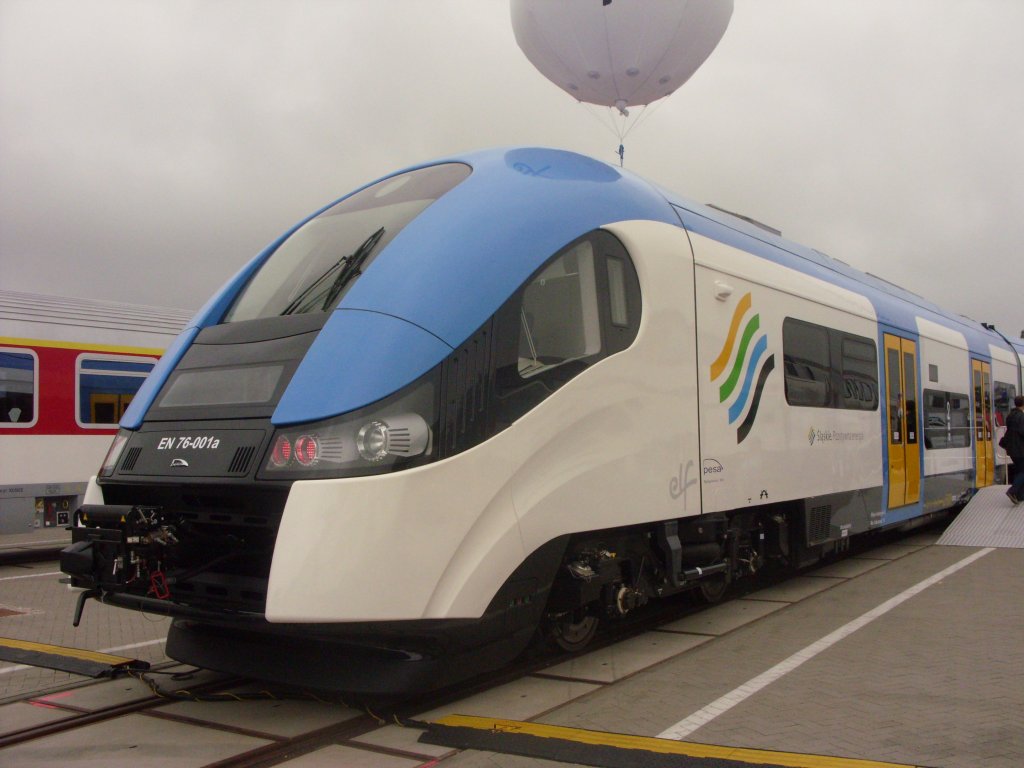 Neuer Triebzug der PESA S.A. fr Schlesien. Innotrans 2010.