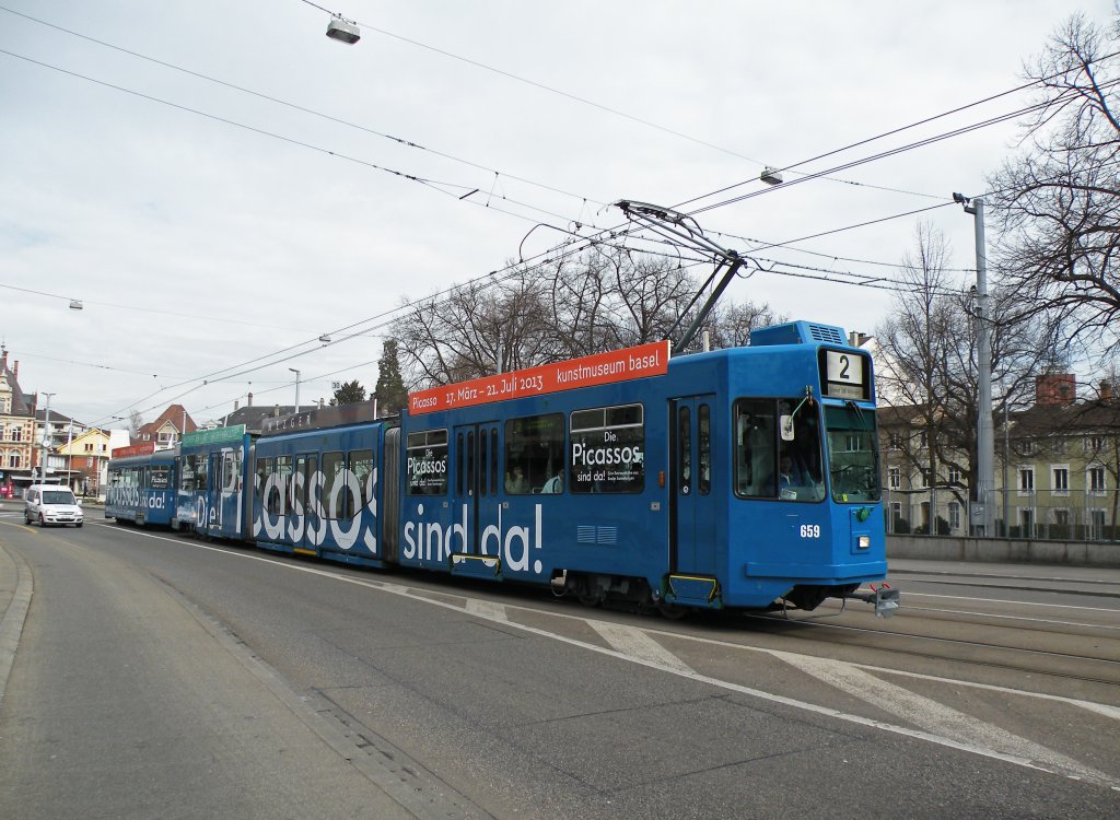 Neuer Vollwerbezug mit dem Be 4/6 S 659 und dem B 1435. Dieser Zug macht Werbung fr die Picassoausstellung im Basler Kunstmuseum die vom 17.03.2013 - 21.07.2013 dauert. Die Aufnhame stammt vom 07.03.2013.