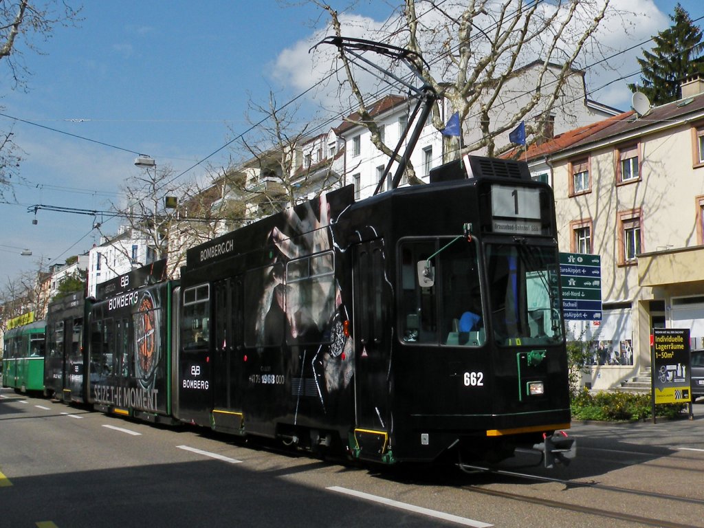 Neues Werbetram. Der Be 4/6 S 662 macht Werbung fr BOMBERG Uhren. Hier fhrt der Wagen Richtung Haltestelle Brausebad auf der Linie 1. Die Aufnahme stammt vom 23.04.2013.