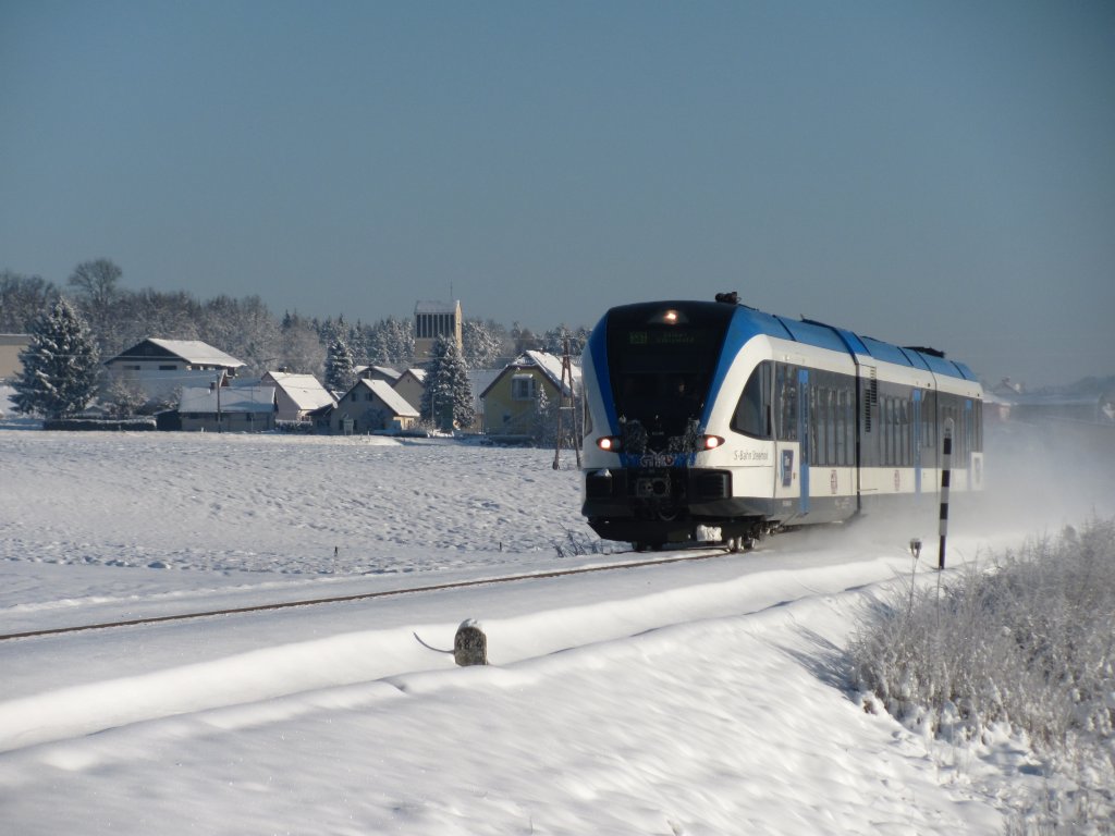 Neuschnee ,-15 und herrlicher Sonnenschein ! Ein perfekter Tag zum Fotographieren !  
Hier zu sehen 5063.008 als R8531 am 9. Dezember 2012 kurz nach der H-Lst Plfing Brunn richtung Wies 