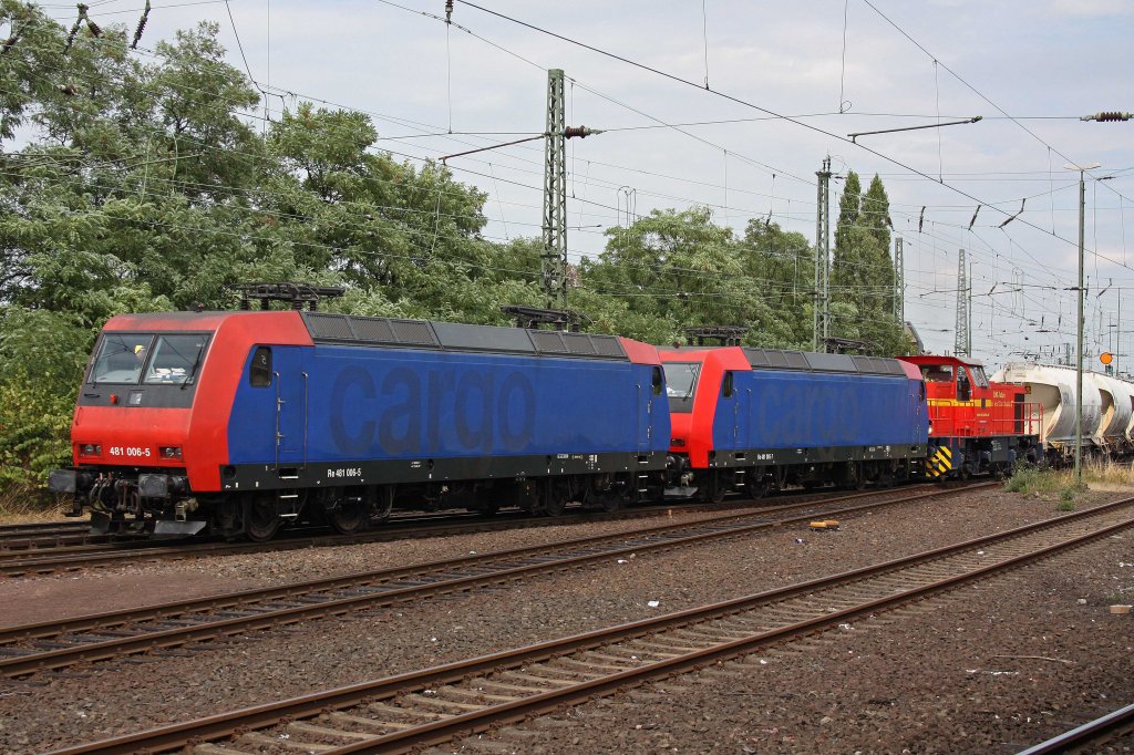 Neusser Eisenbahn 481 006-5+Neusser Eisenbahn 481 005+NE VII beim rangieren eines Gterzug am 7.8.10 in Neuss Hbf