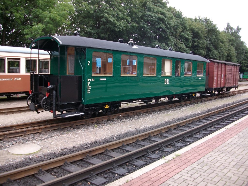 Neuzugang beim Rasenden Roland ist dieser 1/2.Klasse Wagen KAB4 970-151.Am 26.August 2010 stand der Wagen abgestellt in Putbus.