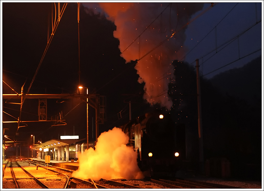 New Year's rocket made by Borsig Berlin: 06-018 (Borsig Berlin 1930) mit ihrem Weihnachtszug 16001 von Maribor nach Ljubljana am 22.12.2012 bei der Ausfahrt aus Zidani Most. Fr das perfekte Timing an den Fotostellen ein herzliches DANKESCHN an die Lokmannschaft Botjan Metličar, Rudi Ljubej und Anton Galun.