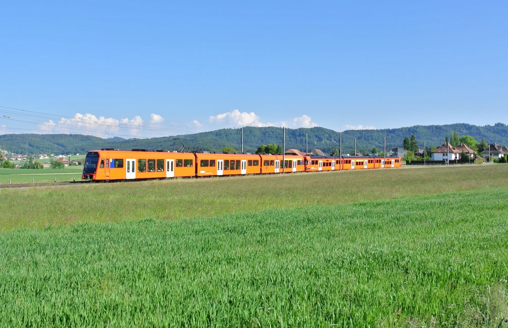 Next 27 und La Prima 68 als RE 1177 bei Urtenen, 06.06.2013.