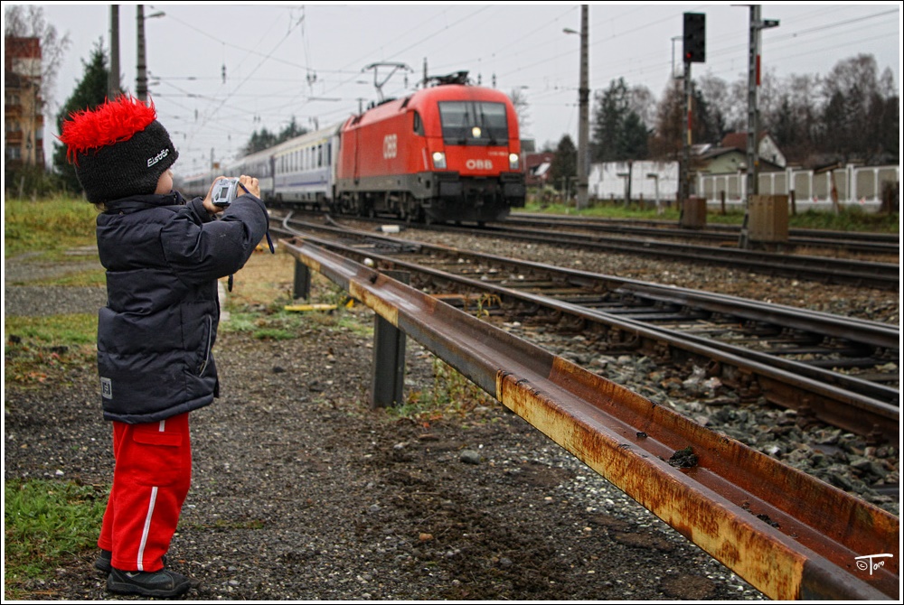 Next Generation - Das erste Eisenbahnfoto, EC 102 Polonia.
Zeltweg 21.11.2010