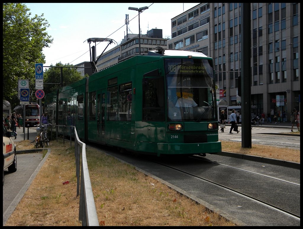 NF6 2144 an der Haltestelle Dsseldorf Hbf