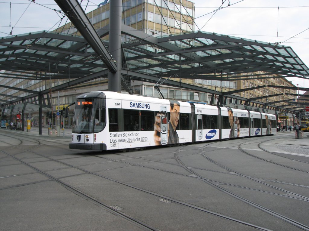 NGT D12DD 2832 der DVB auf der Linie 11 Richtung Bhlau,hier am Postplatz.02.09.07