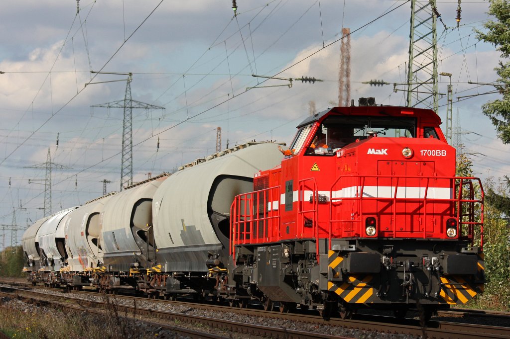 Niag 277 804 am 15.10.12 mit dem Sodazug in Ratingen-Lintorf.