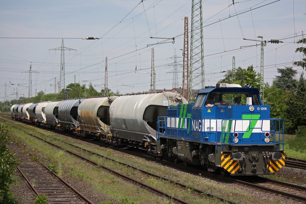 Niag 5 am 18.5.12 mit dem  Sodaexpress  bei der Durchfahrt durch Ratingen-Lintorf.