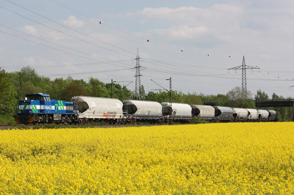Niag 7 am 4.5.12 mit dem  Sodaexpress  bei der Durchfahrt durch Ratingen-Lintorf.