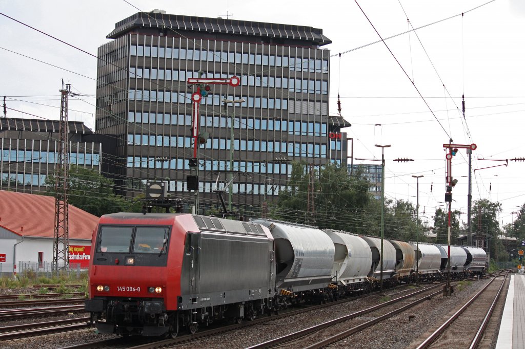 Niag Mietlok 145 084 war auch am 28.8.12 auerplanmig mit dem Sodazug unterwegs. Hier in Dsseldorf-Rath.