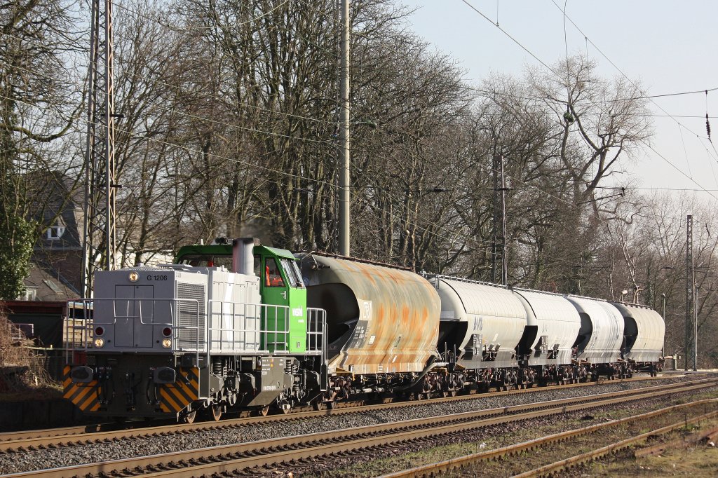Niag Mietlok 275 016 (Eigentum Vossloh) am 15.3.12 mit dem Sodaexpress bei der Durchfahrt durch Ratingen-Lintorf.
