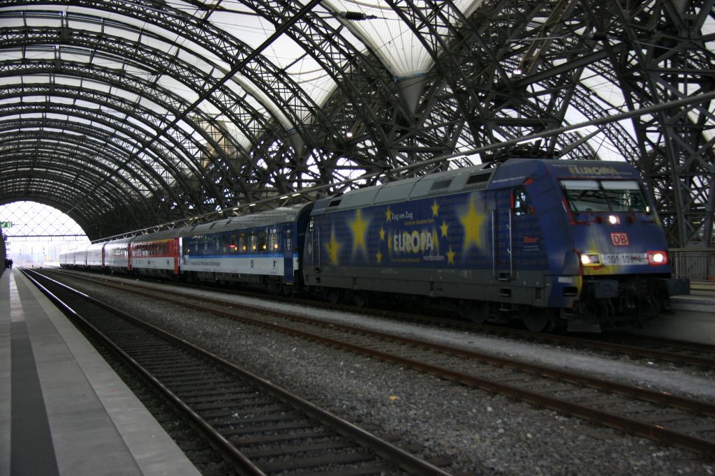 Nicht am Saxonia ;-) sondern am EC nach Stralsund wurde 101 101 heute mittag am Dresdner Hbf vorgespannt. 14.12.2011