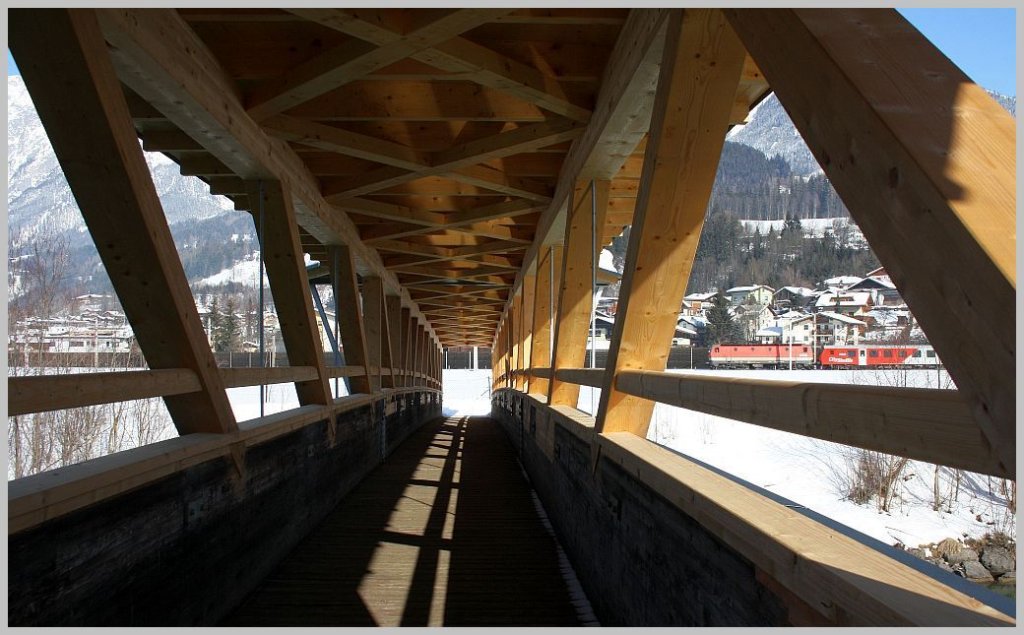 Nicht immer muss der Zug das Hauptmotiv sein... Salzachsteg Pfarrwerfen, 30.01.12