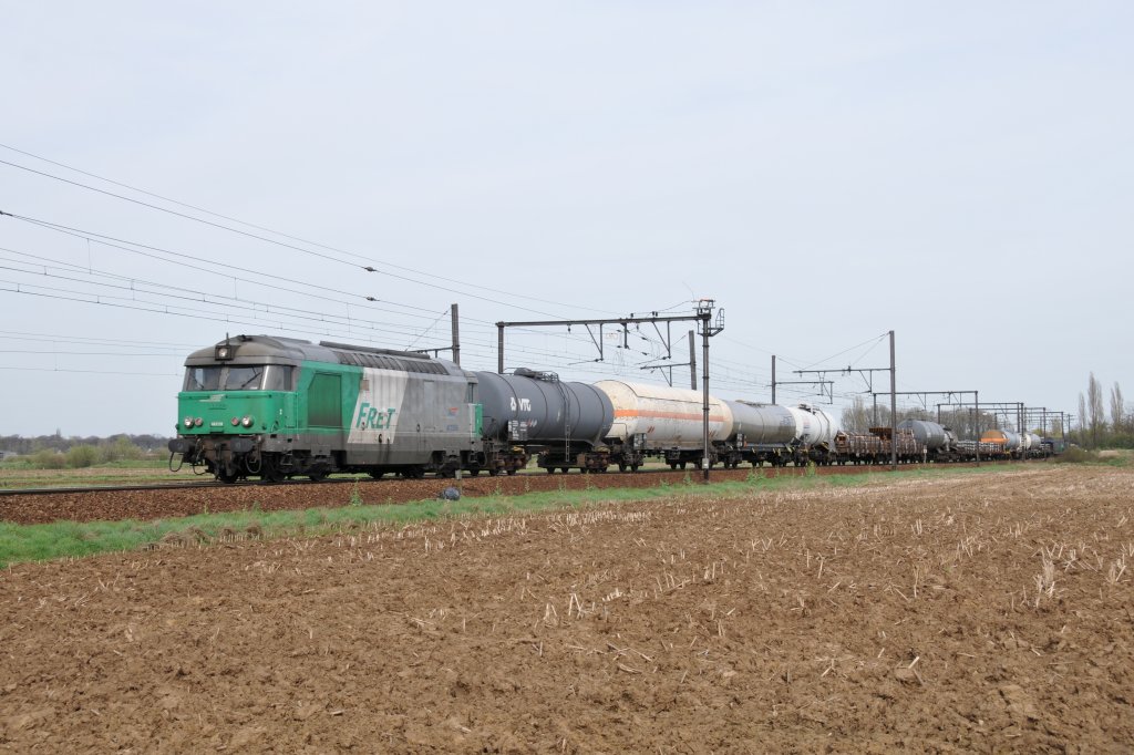 Nicht lange aufgehalten hatte sich die franzsische 67559 in Antwerpen-Noord. Nachdem sie einen Gterzug dorthin gebracht hatte, kam sie kurze Zeit spter wieder mit einem gemischten Gterzug zurck. Hier aufgenommen am 02/04/2011 bei Ekeren.