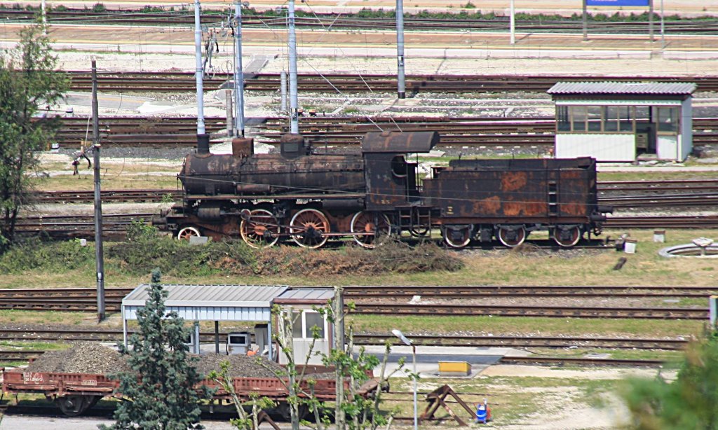 Nicht mehr ganz neue BR FS 625 Lok abgestellt im Bahnhof Vicenza (28.05.2010)