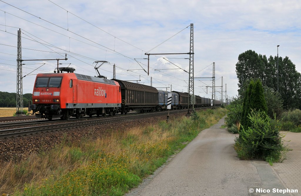 Nicht nur bei uns unterwegs sondern auch hier,145 012-1 mit einem gemischten Zug gen Wnstorf (06.08.10 Dedensen-Gmmer)