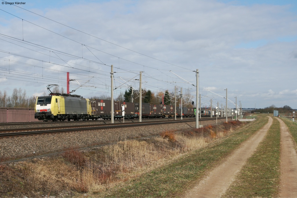 Nicht nur ICEs, auch Gterzge benutzen die SFS Offenburg-Rastatt. Am 09.03.2013 konnte auf der SFS die 189 995 mit einem KLV bei Sinzheim fotografiert werden.