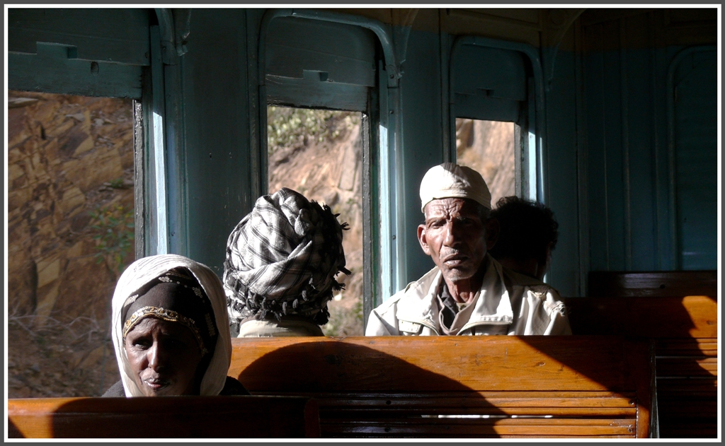Nicht nur junge Leute haben an der Bahnfahrt teilgenommen, sondern auch ltere Semester hatten ihre Freude, obwohl sie es nicht so offensichtlich zeigten wie die Jugend. (02.02.2012)