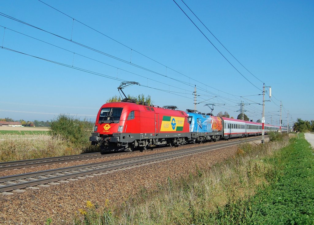 Nicht uninteressant war am 10.10.2010 der
EC 564  Universitt Salzburg  bespannt.
1116 058 und 1116 250 sind mit diesem
Zug kurz vor Marchtrenk ber die
Westbahn gerauscht.