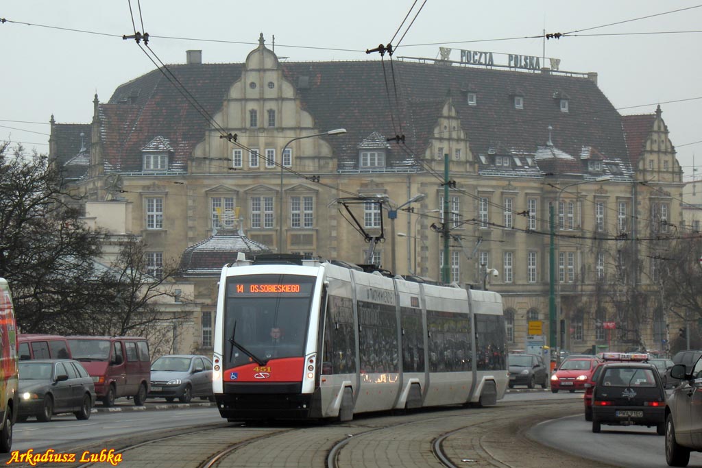 Niederflur-Straenbahn-Prototyp SOLARIS  Tramino  - 451, der erste Tag im Linie-Testbetrieb des Wagens auf Posener Straen, Głogowska-Str., 29.01.2011
