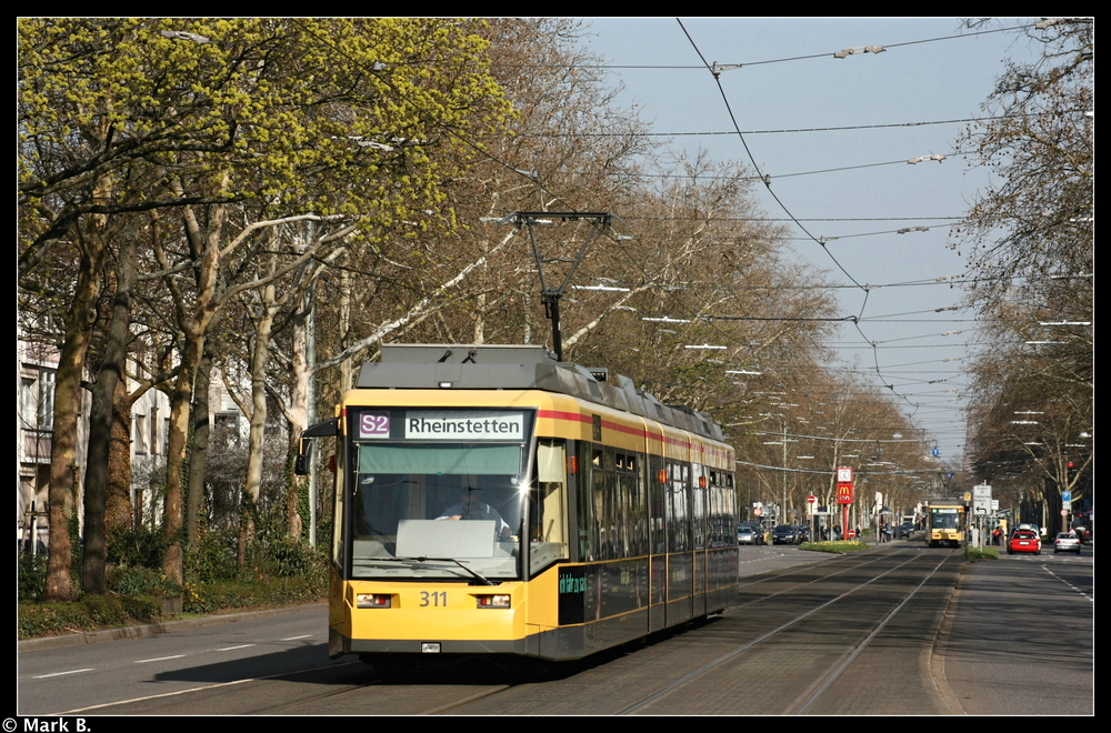 Niederflurwagen 311 an der Hndelstrae. Aufgenommen am 07.04.10.