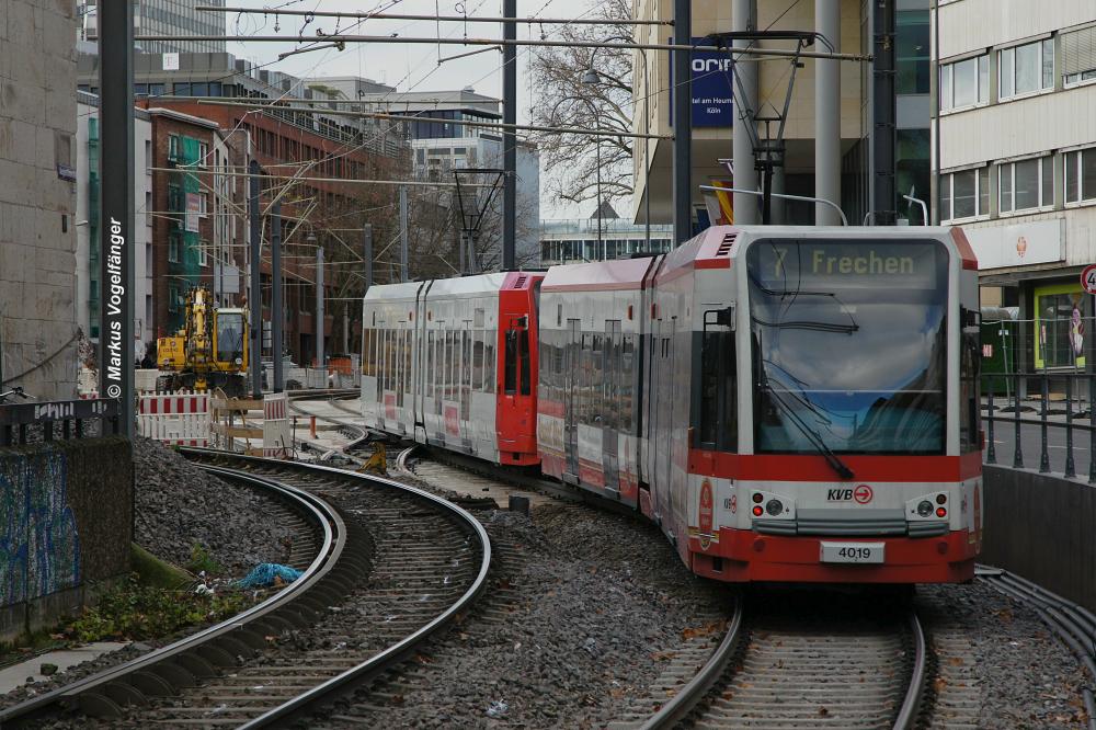 Niederflurwagen 4019 auf der U-Bahn-Baustelle Heumarkt am 25.11.2012