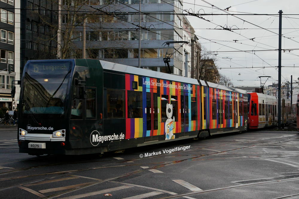 Niederflurwagen 4075 auf dem Barbarossaplatz am 31.01.2013.