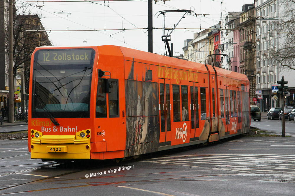 Niederflurwagen 4120 auf dem Barbarossaplatz am 31.01.2013.